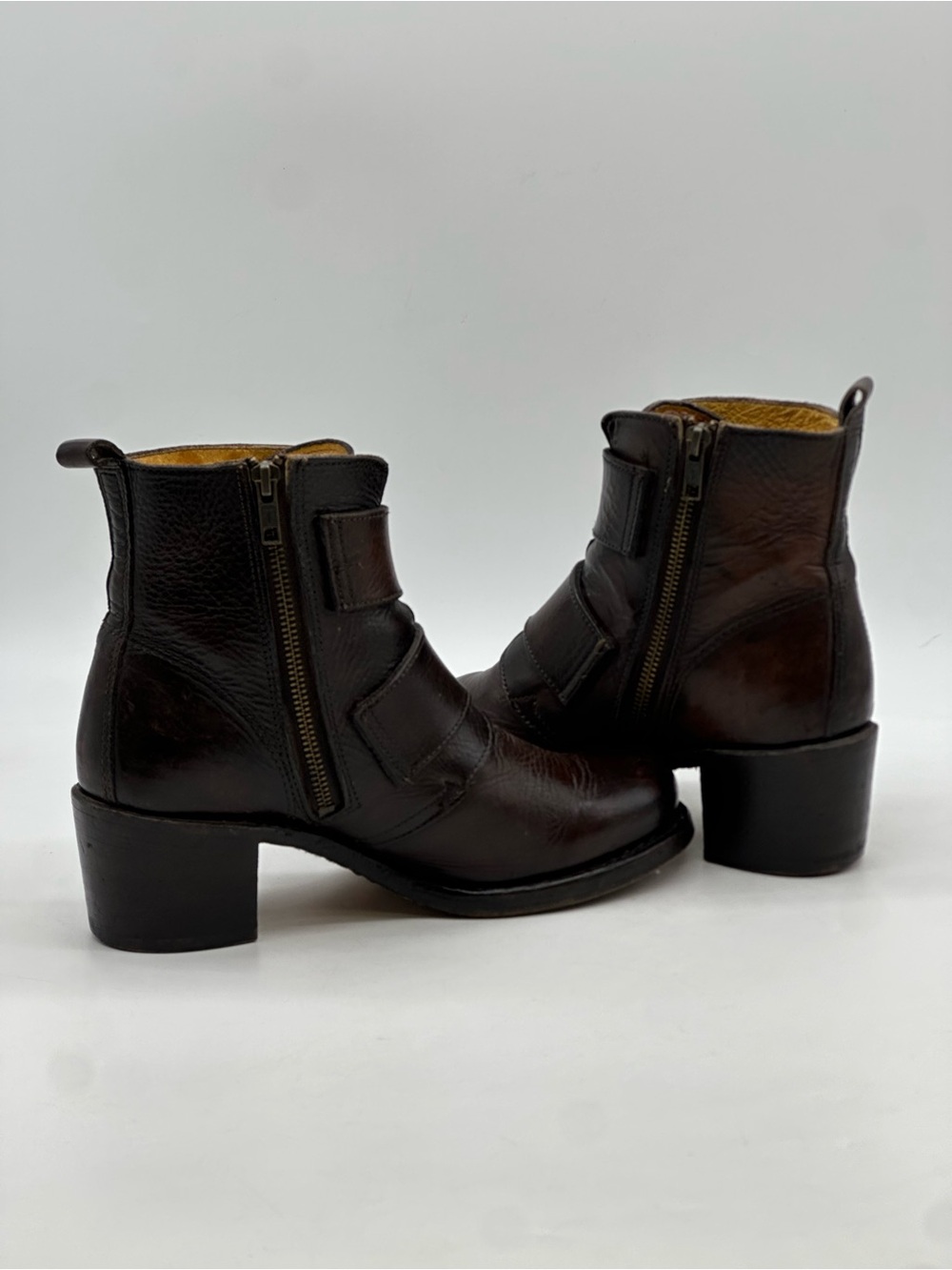 Frye Sabrina Boots. Size 9 - Picture 8 of 9